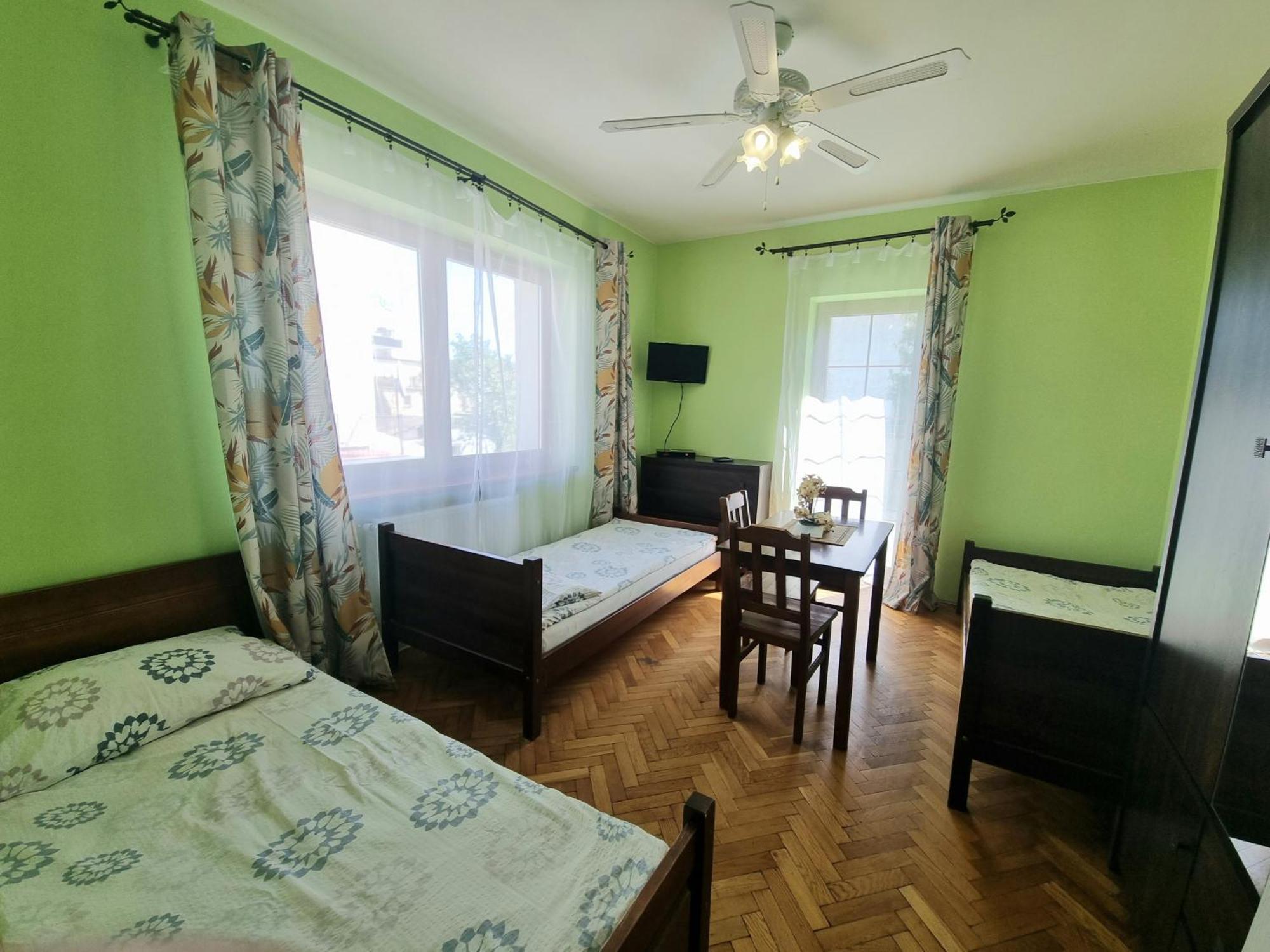 Hostel Rumiankowy Airport Hostel - Wroclaw, Wroclaw